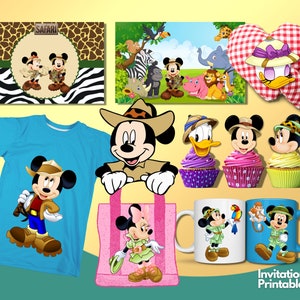 Op de afbeelding: Een set met printbare feestbenodigdheden met Mickey Mouse en Minnie Mouse in safari-outfits. De set bevat een T-shirt, een draagtas, twee mokken, cupcakes en een banner met de tekst "Safari".
