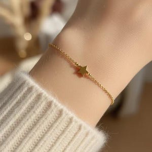 Pulseira delicada com pingente de estrela, em aço banhado a ouro 18k, pingente de estrela da sorte, presente para entusiastas do minimalismo, presente para amigos, fabricado na Itália.