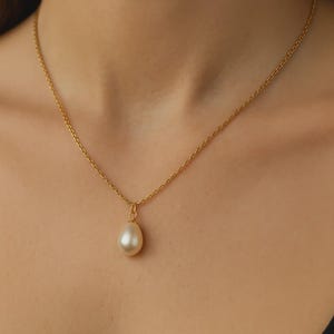 The Kate Middleton basic pearl minimalist necklace minimal chic style necklace classic necklace chic layer play soulmate gift gift for mum