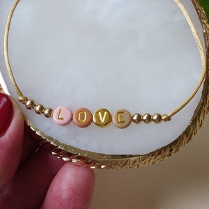 Pulsera de cordón de satén dorado pastel personalizable, joyería con nombre personalizado, regalo bohemio chic para amigos y familiares, regalo de alma gemela, regalo por menos de 10 euros