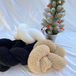 Medium Snuffle Knot Enrichment Toy