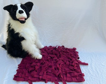 Simple Burgandy Fringed Snuffle Mat for Pet Enrichment