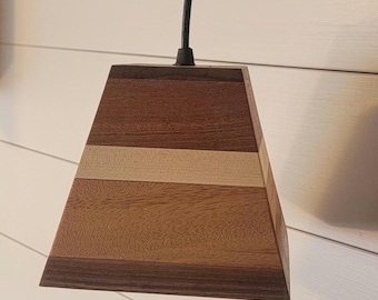 Lampada a sospensione in legno regolabile in altezza