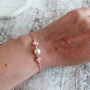 Bridal jewelry bracelet with pearls / gold bridal bracelet / bridal bracelet for wedding, pearl bracelet, gold pearl jewelry, subtle bridal jewelry