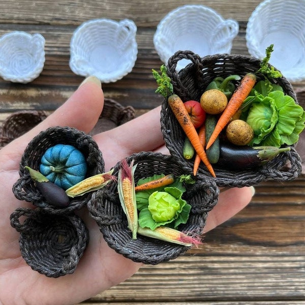 Panier miniature pour maison de poupée. Panier de jardin magique