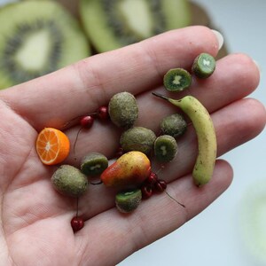 Miniature kiwi for a dollhouse, 1/12 and 1/6 scale realistic fruits, realistic fruits Mini kiwi image 4