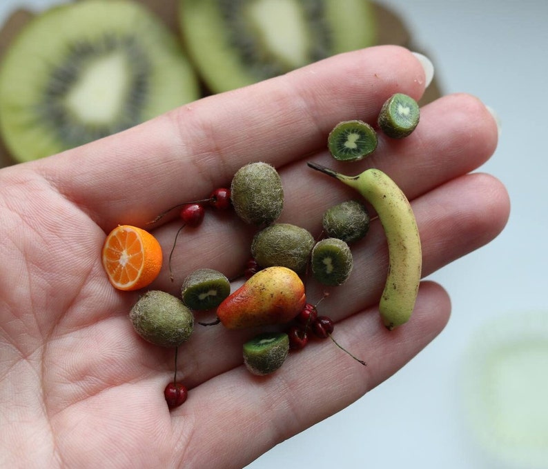 Miniature kiwi for a dollhouse, 1/12 and 1/6 scale realistic fruits, realistic fruits Mini kiwi image 4