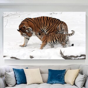 Stampa artistica da parete raffigurante una tigre siberiana con un cucciolo, su tela raffigurante una tigre, poster raffigurante la fauna selvatica, stampe artistiche di animali, opere d'arte naturalistiche, regalo per la casa, stampa da parete extra large.