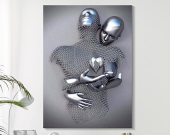 Op de afbeelding: Een zilveren sculptuur van twee figuren die elkaar omhelzen, met een hartvorm in het midden van hun borst. Het beeld is gemaakt van een kettingmail-achtig materiaal.