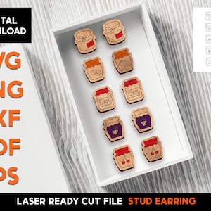 Könnte beinhalten: Ein Set mit 10 lasergeschnittenen Holz-Ohrsteckern mit verschiedenen Designs von Gläsern mit verschiedenen Füllungen, darunter Kirschen, Marmelade und Trauben. Die Ohrringe werden in einer weißen Schachtel mit dem Text "LASER READY CUT FILE STUD EARRING" präsentiert.
