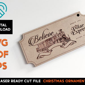 Puede incluir: Un billete de papel marrón con las palabras "Believe" y "The Polar Express" impresas en él. El billete presenta una ilustración en blanco y negro de un tren con una pancarta que dice "Round Trip".