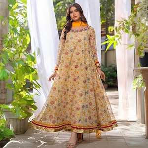 Floral besticktes Anarkali Kleid: Pakistanisches indisches Party-Outfit (L-XL)