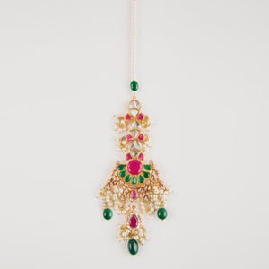 Bridal Maang Teeka | Kundan Style Headpiece | Red & Green Pearl Tikka | Indian Wedding Jewelry | Traditional Hair Accessory