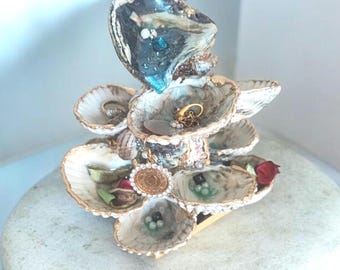 Organizador de joyas, anillos, pulseras, collares y relojes; decoración hecha a mano: concha marina, vieira y caracola naturales y artesanales.