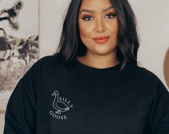 Silly Goose Sweatshirt, Funny Silly Goose Crewneck Sweater, Minimalist Silly Goose Shirt, Aesthetic Silly Goose Athletics Sweatshirt for Her