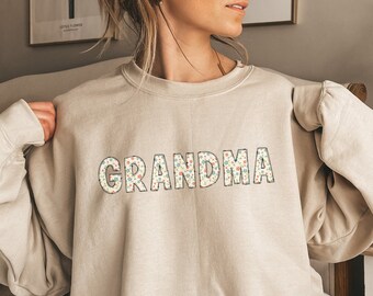 Floral Grandma Sweatshirt, Mothers Day Gift for Grandmother, New Grandma Gift, Pregnancy Announcement Gift for Grandma, Nana Sweater