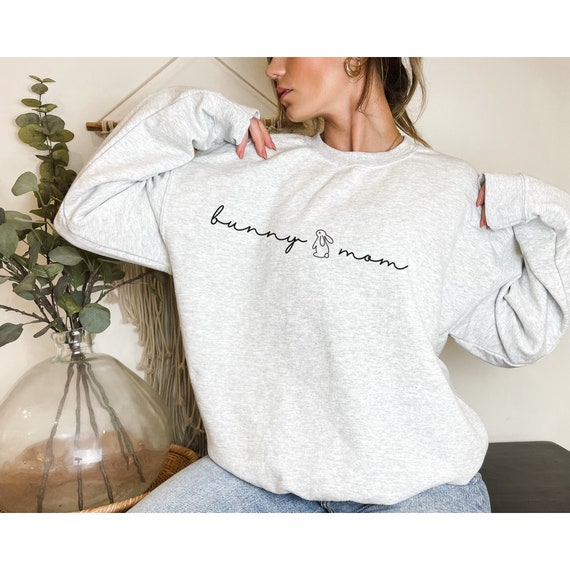 Minimalist Bunny Mom Sweatshirt, Womens Aesthetic Bunny Mama Crewneck,  Rabbit Lover Gifts for Her, Bunny Parent Sweater, Bunny Lover Shirt 