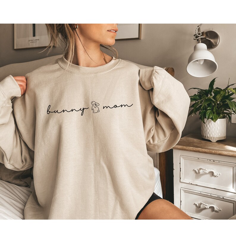 Bunny Mom Sweatshirt, Bunny Mama Gift, Rabbit Lover Gifts, Bunny Parent Shirt, Bunny Lover Shirt, Bunny Mom Gift, Bunny Shirt, Rabbit Shirt 画像 3