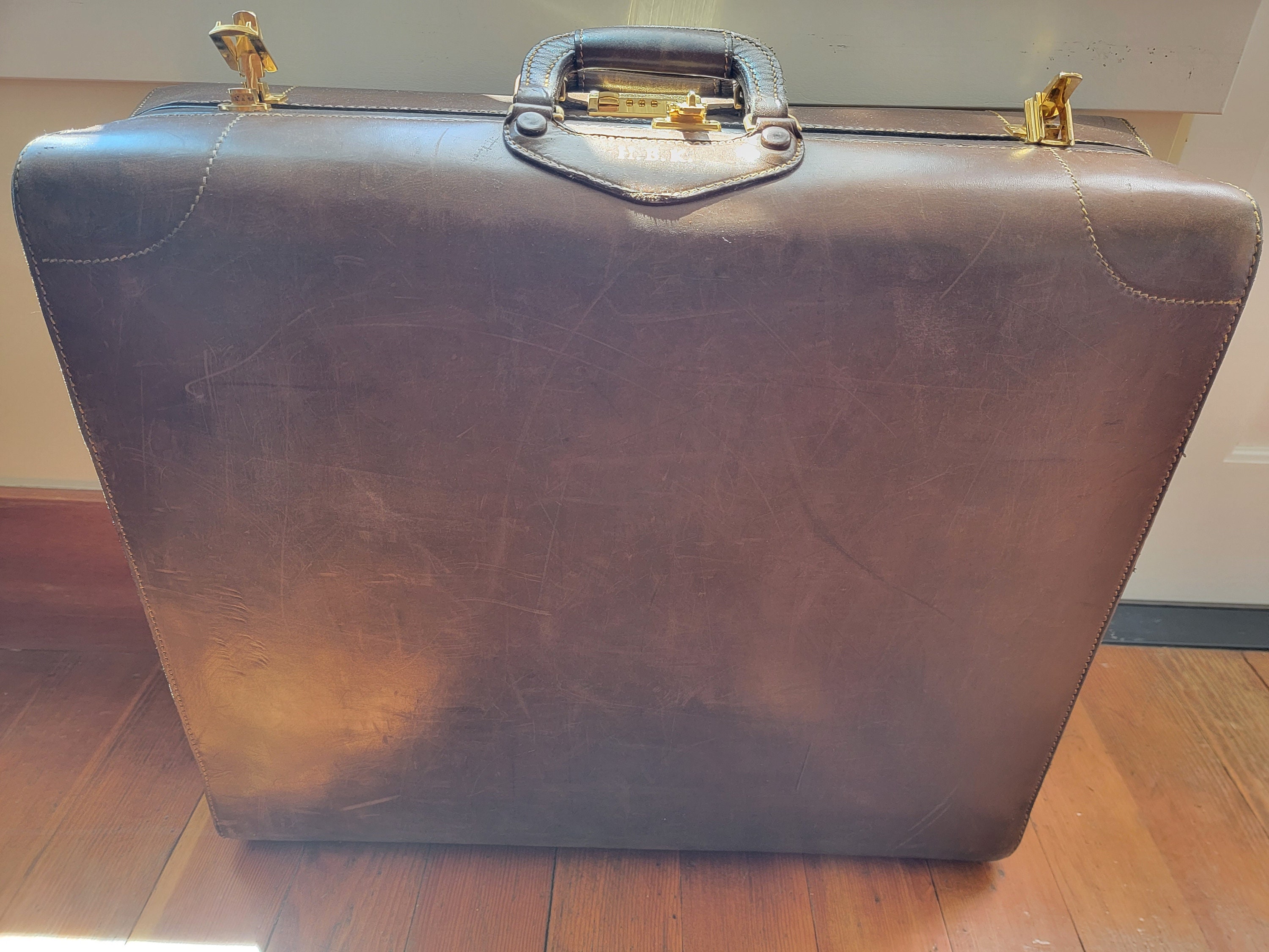 Decorative Clipper Closure for Suitcase – Made on Jupiter