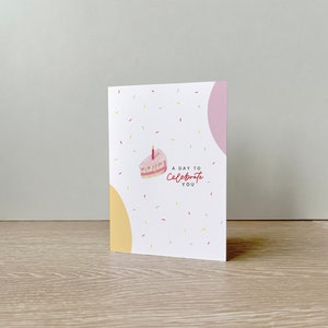 Un jour pour vous célébrer - Jolie carte d'anniversaire | Gâteau d'anniversaire | Carte de voeux vierge | Illustration minimale |