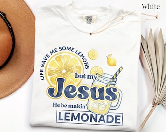 ユースコンフォートカラーズTシャツ「人生は私にレモンを与えてくれるけれど、私のイエス様はレモネードを作ってくれる」シャツ