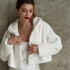 Wedding Coat, Bridal jacket, Ivory Faux Fur Bridal Coat, Bride Fur Stole, Fur Bride Jacket, Outdoor wedding, Spring Wedding, Modern bride