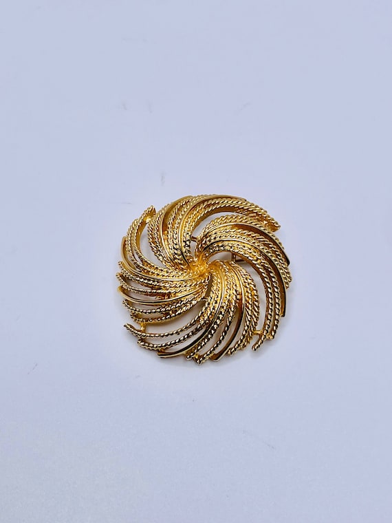 Mid-Century Gold Tone Sunburst Swirls Brooch Pin s