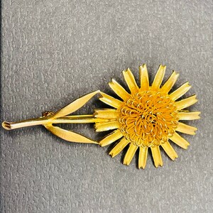 Western Antique Jewelry Gold tone Daisy Flower Pin Brooch