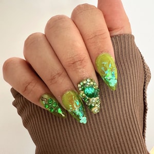 Green Aurora St Patrick&#39;s Day Nails, Almond Nails, Green Press on Nails, Fake Nails Set, Press on Nails UK, False Nails UK, Fake Nails UK