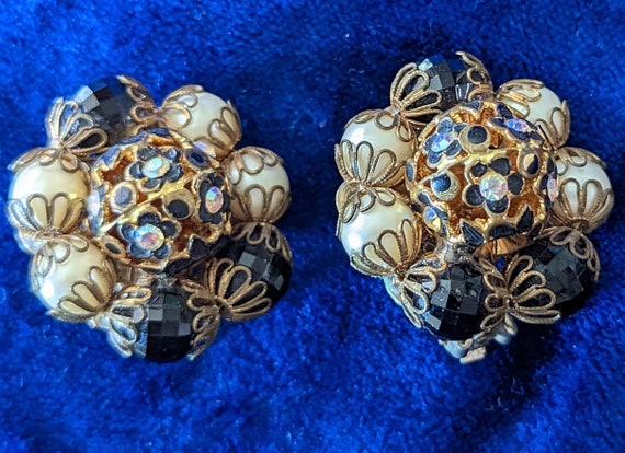 Vintage Hobe Bead Cluster Earrings - image 1