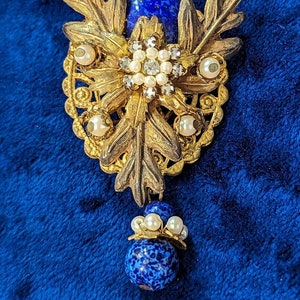 Early Unsigned Miriam Haskell Brooch with Faux Lapis Cabochon and Dangling Drop