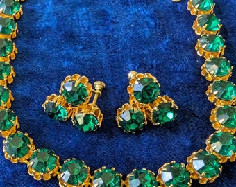 Parure vintage di alta qualità con strass verde smeraldo incastonati in cupcake