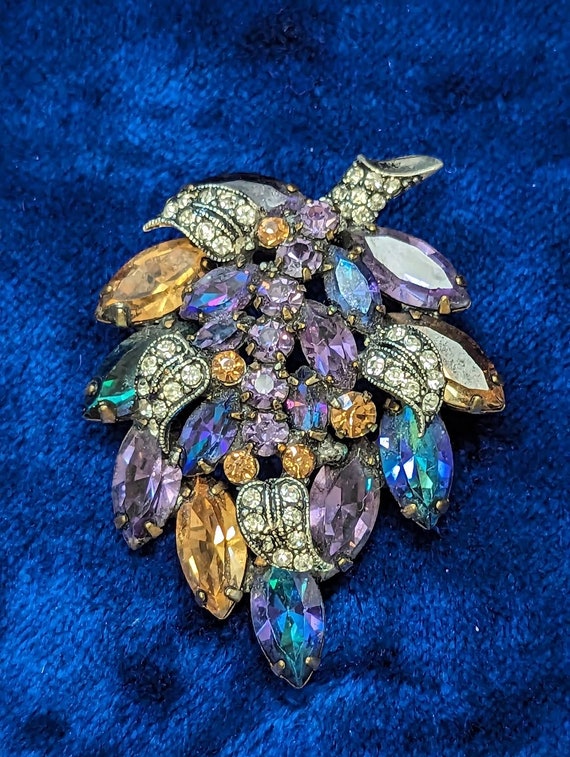 Vintage Weiss Leaf Brooch Set with Color Changing… - image 2