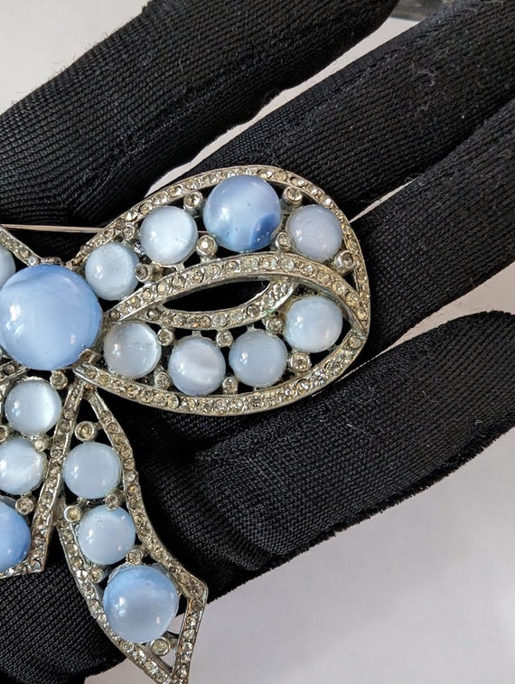 1940s Large Bow Pin Blue Moonglow Cabochons and R… - image 3