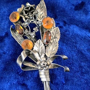 ヴィンテージサフィレット　Hobe 　ブローチ Hobe Vintage Rhinestone Flower Brooch - 1965 – Vintage