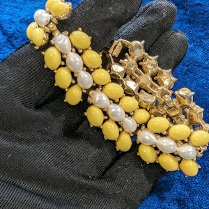Vintage Crown Trifari Bracelet Yellow Cabochons and Faux Pearls