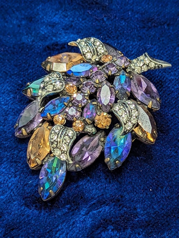 Vintage Weiss Leaf Brooch Set with Color Changing… - image 1
