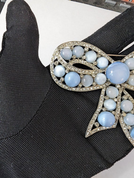 1940s Large Bow Pin Blue Moonglow Cabochons and R… - image 2