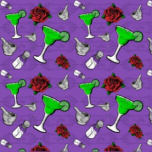 Könnte beinhalten: Nahtloses Muster mit grünen Margaritas mit Limetten, roten Rosen, Mörsern und Stößeln sowie Salzstreuern auf lila Hintergrund. Das Design hat einen handgezeichneten Stil mit Vintage-Ästhetik.