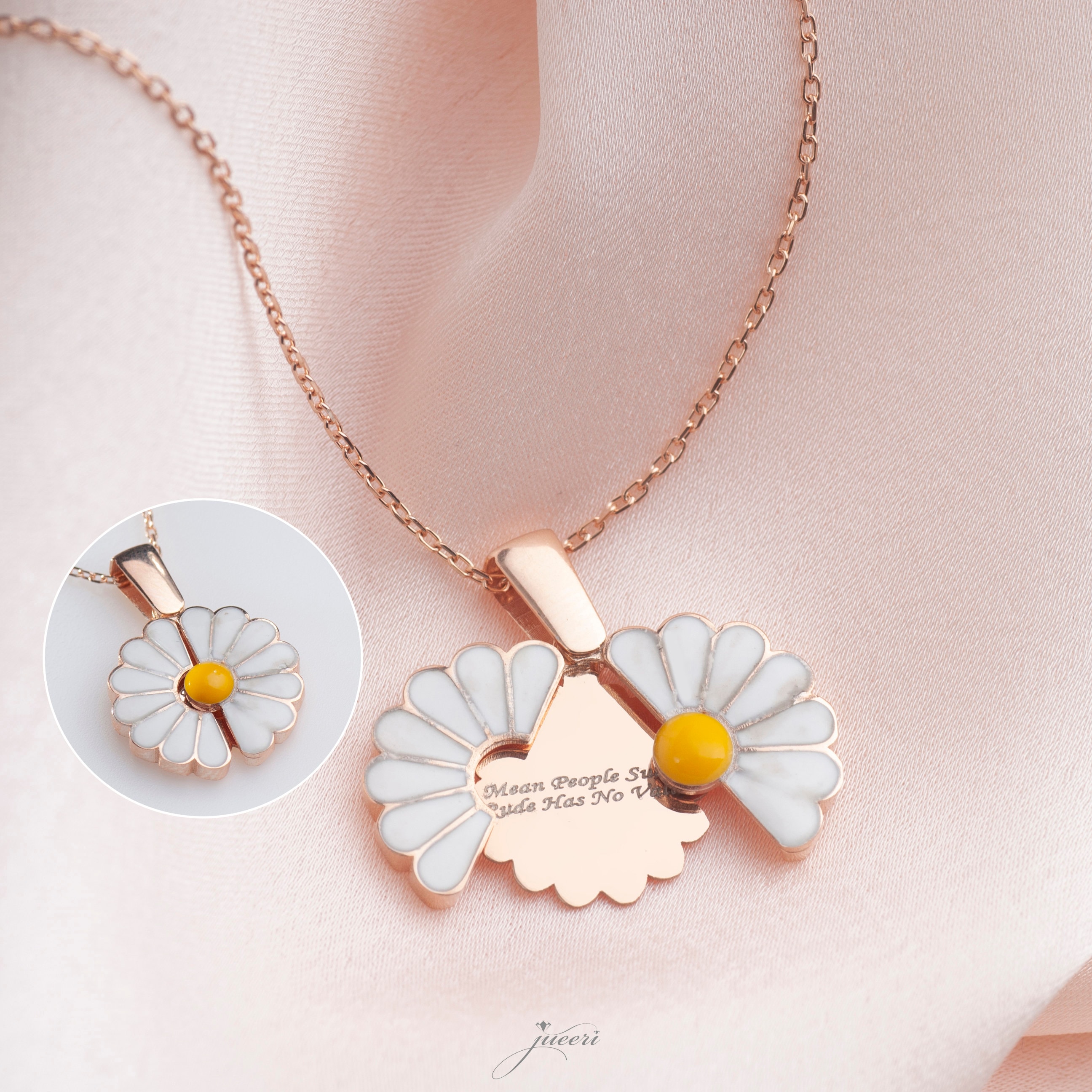 ★送料・関税込★MONDAY EDITION★GLITTER DAISY NECKLACE★ Taki | Silver Daisy Necklace - TryAladdin