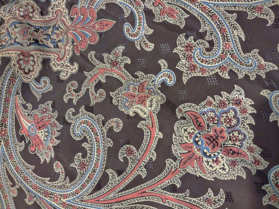 1940's Paisley Print Scarf with Hand-Knotted Frin… - image 2