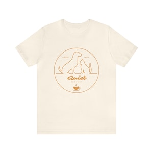 Coffee With Quiet Co, T-shirt en coton unisexe, chemise animale, chemise à café, tee-shirt en jersey, style rétro, coupe décontractée, Coffee Company, Bella Canvas