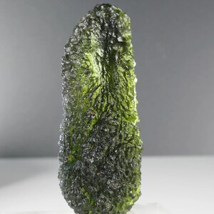 Large MOLDAVITE Tear Drop 28.3g / 141 cts/2.24" Museum Grade Specimen with COA