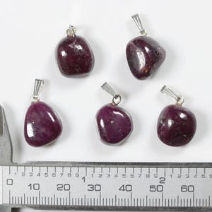 Colgante de rubí pulido con enganche de plata 925 - 1 colgante seleccionado al azar