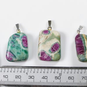 Colgante de rubí fino en fucsita procedente de la India con argolla de plata 925 - 1 pieza