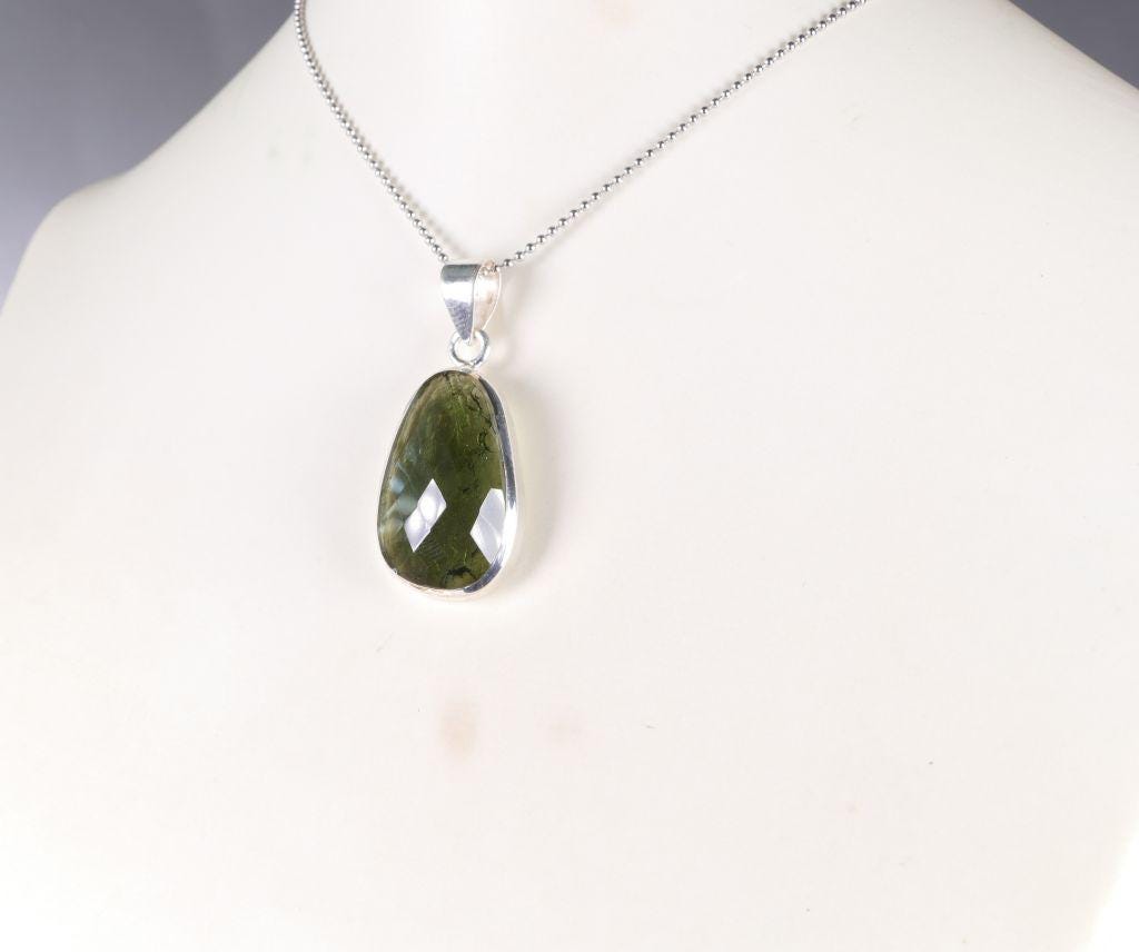 Ciondolo Fatto A Mano In Argento Sterling 925 Con Gemma Moldavite AS-71