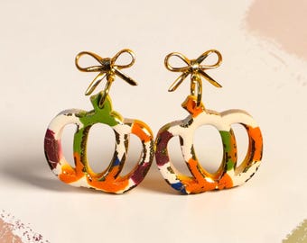 Pumpkin dangle earrings with gold bows. Color splash. Fall jewelry. Seasonal earrings. Halloween. Autumn.