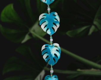 Monstera leaf suncatcher, monstera albo, plant decor, window hanging, home decor, gifts for plant lover, leaf, room decor, resin leaf, chain