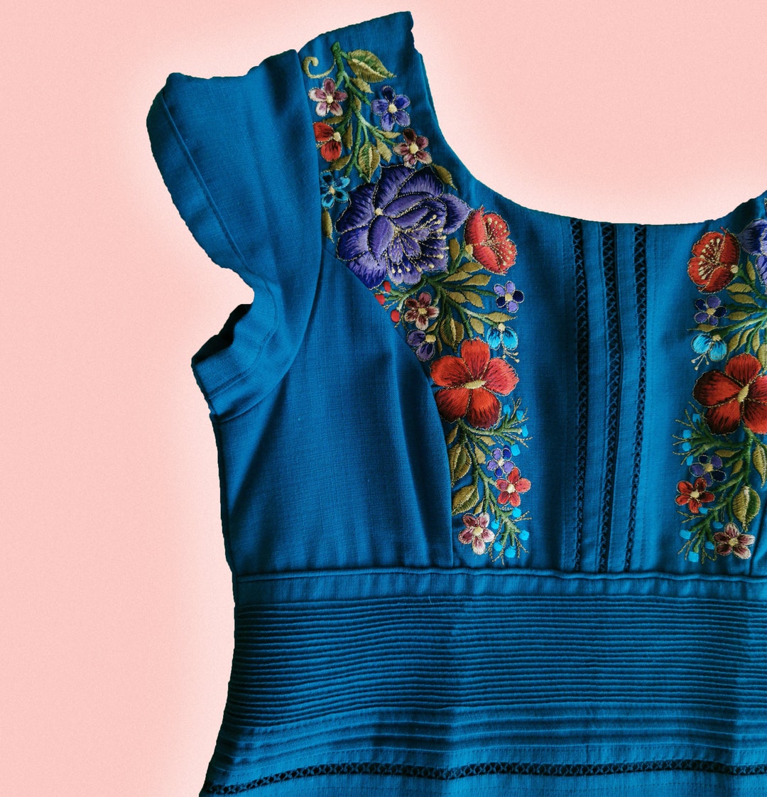 Blusa de Lino Azul Modelo LLuvia Hecha a Mano Corte