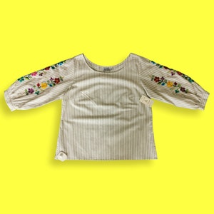 Hand-embroidered Yucatecan regional cotton and manta blouse